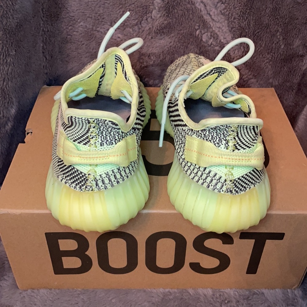 Authentic Yeezy Boost 350 - image 3
